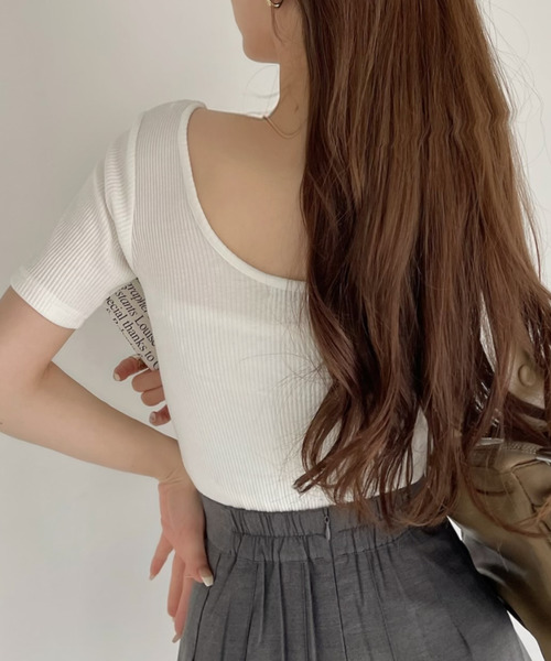 Ada.(エイダ)の「ディープUネック バックシャン リブ タイト トップス(Tシャツ/カットソー・レディース・ブルー/ベビーピンク/アイボリー/ブラック・FREE)」の20枚目の写真