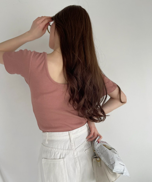 Ada.(エイダ)の「ディープUネック バックシャン リブ タイト トップス(Tシャツ/カットソー・レディース・ブルー/ベビーピンク/アイボリー/ブラック・FREE)」の8枚目の写真