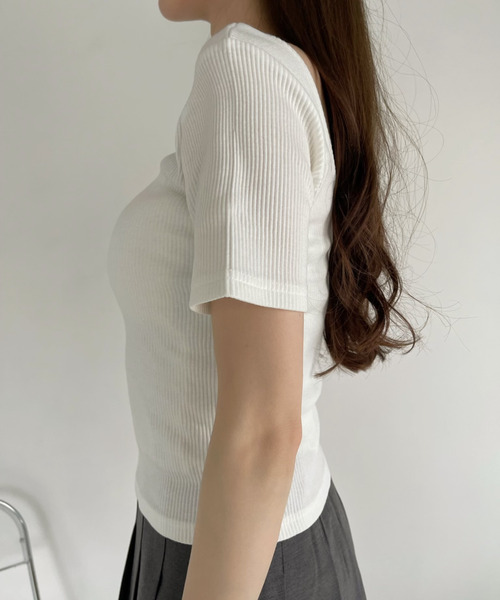 Ada.(エイダ)の「ディープUネック バックシャン リブ タイト トップス(Tシャツ/カットソー・レディース・ブルー/ベビーピンク/アイボリー/ブラック・FREE)」の6枚目の写真