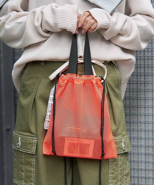 WEEKEND(ER)（ウィークエンダー）の「WEEKEND(ER) × FREAK'S STORE/ウィークエンダーウィークエンダー × フリークスストア 別注 メッシュドローストリングバッグ（ショルダーバッグ・レディース・グリーン/イエロー/オレンジ/グレー/ブルー・ONE SIZE）」の5枚目の写真