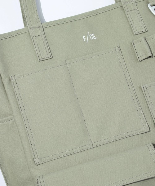 F/CE. （エフシーイー）の「F/CE./エフシーイー　W.R CANVAS POCKET TOTE 13L（トートバッグ・メンズ・アイボリー/セージグリーン・FREE）」の6枚目の写真