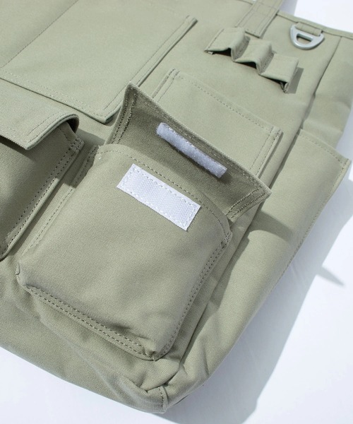 F/CE. （エフシーイー）の「F/CE./エフシーイー　W.R CANVAS POCKET TOTE 13L（トートバッグ・メンズ・アイボリー/セージグリーン・FREE）」の13枚目の写真