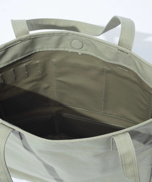 F/CE. （エフシーイー）の「F/CE./エフシーイー　W.R CANVAS POCKET TOTE 13L（トートバッグ・メンズ・アイボリー/セージグリーン・FREE）」の16枚目の写真
