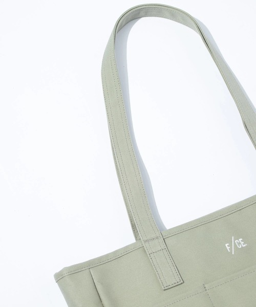 F/CE. （エフシーイー）の「F/CE./エフシーイー　W.R CANVAS POCKET TOTE 13L（トートバッグ・メンズ・アイボリー/セージグリーン・FREE）」の4枚目の写真