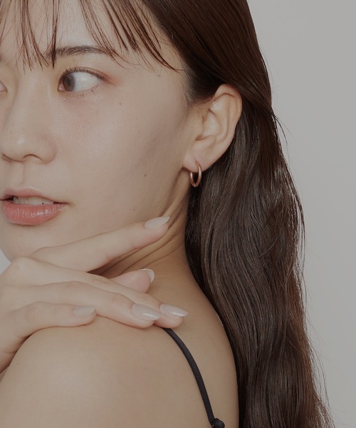 AKEL(アケル)の「【AKEL】アケル/ コンパクトフープピアス(両耳セット)/ 金属アレルギー対応(サージカルステンレス)(ピアス(両耳用)・メンズ・ゴールド/ブラック/シルバー/ピンクゴールド・8/10/12)」の4枚目の写真