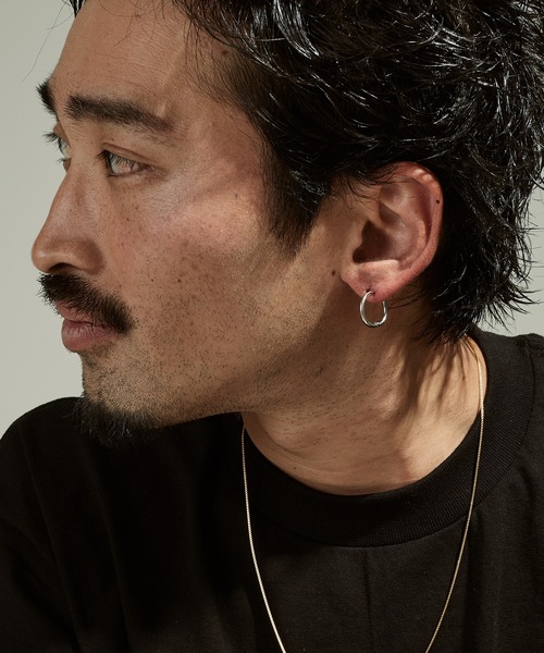AKEL(アケル)の「【AKEL】アケル/ コンパクトフープピアス(両耳セット)/ 金属アレルギー対応(サージカルステンレス)(ピアス(両耳用)・メンズ・ゴールド/ブラック/シルバー/ピンクゴールド・8/10/12)」の1枚目の写真