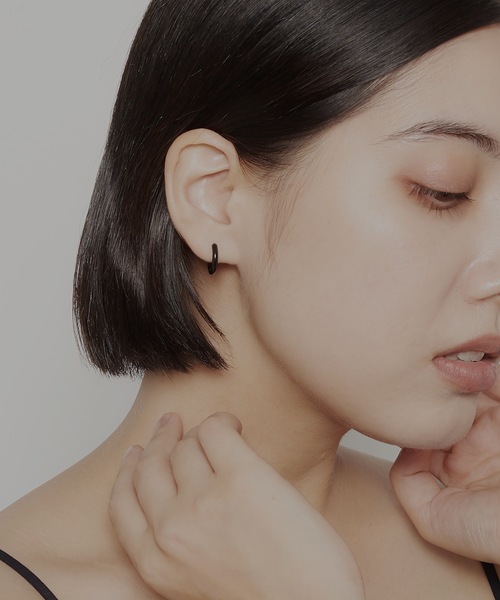 AKEL(アケル)の「【AKEL】アケル/ コンパクトフープピアス(両耳セット)/ 金属アレルギー対応(サージカルステンレス)(ピアス(両耳用)・メンズ・ゴールド/ブラック/シルバー/ピンクゴールド・8/10/12)」の21枚目の写真