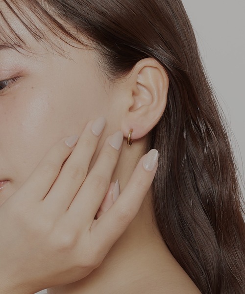 AKEL(アケル)の「【AKEL】アケル/ コンパクトフープピアス(両耳セット)/ 金属アレルギー対応(サージカルステンレス)(ピアス(両耳用)・メンズ・ゴールド/ブラック/シルバー/ピンクゴールド・8/10/12)」の6枚目の写真