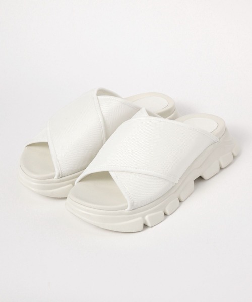 LAKOLE（ラコレ）の「クロススライドサンダル / 111852（サンダル・レディース・ベージュ/ブラック/オフホワイト・MEDIUM/LARGE）」の12枚目の写真