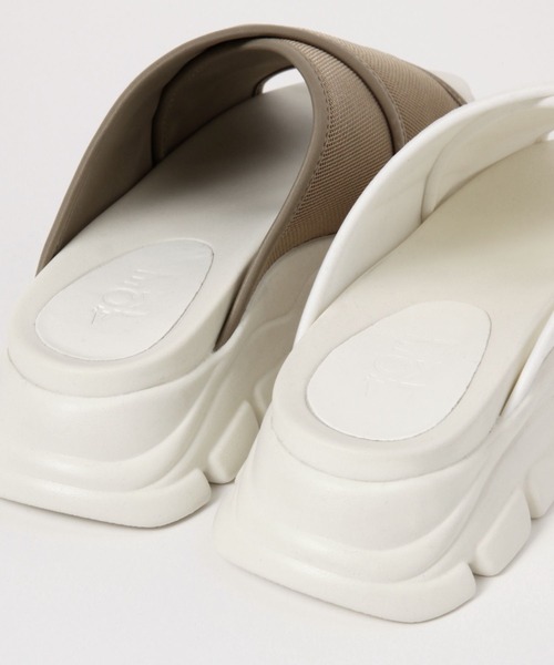 LAKOLE（ラコレ）の「クロススライドサンダル / 111852（サンダル・レディース・ベージュ/ブラック/オフホワイト・MEDIUM/LARGE）」の21枚目の写真