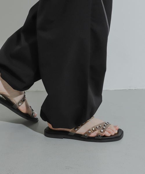 SENSE OF PLACE by URBAN RESEARCH（センスオブプレイスバイアーバンリサーチ）の「スタッズフラットサンダル（サンダル・レディース・ブラック/ベージュ/アイボリー・SMALL/MEDIUM/LARGE）」の3枚目の写真