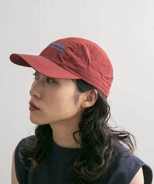 KBF(ケイビーエフ)の「エンブロイダリーナイロンCAP(キャップ・レディース・ボルドー/ネイビー・ONE)」の2枚目の写真