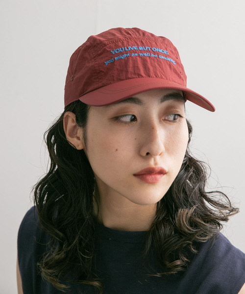 KBF(ケイビーエフ)の「エンブロイダリーナイロンCAP(キャップ・レディース・ボルドー/ネイビー・ONE)」の3枚目の写真