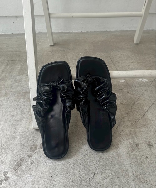 lawgy（ラウジー）の「gather beach sandal / ギャザービーチサンダル（サンダル・レディース・イエロー/ホワイト/ブラック・SMALL/MEDIUM/LARGE）」の2枚目の写真