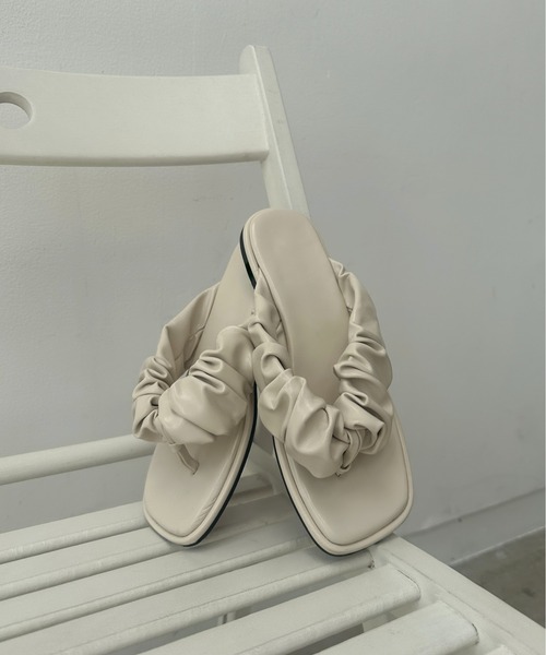 lawgy（ラウジー）の「gather beach sandal / ギャザービーチサンダル（サンダル・レディース・イエロー/ホワイト/ブラック・SMALL/MEDIUM/LARGE）」の5枚目の写真