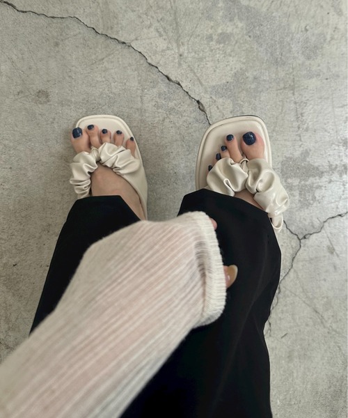 lawgy（ラウジー）の「gather beach sandal / ギャザービーチサンダル（サンダル・レディース・イエロー/ホワイト/ブラック・SMALL/MEDIUM/LARGE）」の7枚目の写真