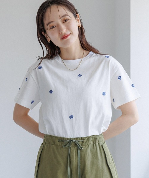 RAGEBLUE（レイジブルー）の「ミニフラワー刺繍Tシャツ（Tシャツ/カットソー・レディース・ホワイト/ブラック・FREE）」の2枚目の写真