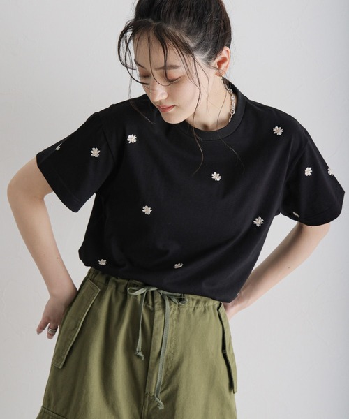 RAGEBLUE（レイジブルー）の「ミニフラワー刺繍Tシャツ（Tシャツ/カットソー・レディース・ホワイト/ブラック・FREE）」の11枚目の写真