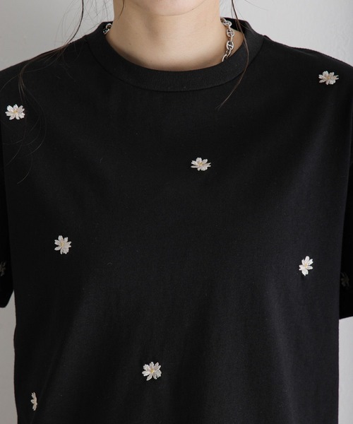 RAGEBLUE（レイジブルー）の「ミニフラワー刺繍Tシャツ（Tシャツ/カットソー・レディース・ホワイト/ブラック・FREE）」の7枚目の写真