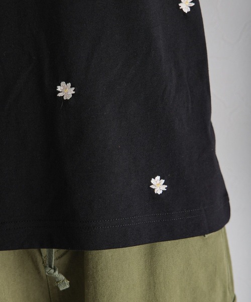 RAGEBLUE（レイジブルー）の「ミニフラワー刺繍Tシャツ（Tシャツ/カットソー・レディース・ホワイト/ブラック・FREE）」の5枚目の写真