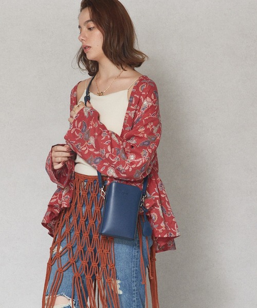 Ungrid（アングリッド）の「【Ungrid/アングリッド】カラーロゴ金具　キーハウス付きスマホ＆パスポート入れ　縦長ミニポシェット（ショルダーバッグ・レディース・ワイン/ブルーグレー/グレイッシュベージュ/アイボリー/ブラック/ネイビー/グレー・FREE）」の6枚目の写真