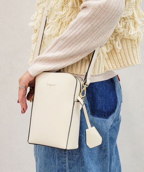 Ungrid（アングリッド）の「【Ungrid/アングリッド】カラーロゴ金具　キーハウス付きスマホ＆パスポート入れ　縦長ミニポシェット（ショルダーバッグ・レディース・ワイン/ブルーグレー/グレイッシュベージュ/アイボリー/ブラック/ネイビー/グレー・FREE）」の2枚目の写真