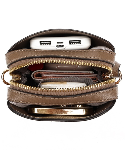 Ungrid（アングリッド）の「【Ungrid/アングリッド】カラーロゴ金具　キーハウス付きスマホ＆パスポート入れ　縦長ミニポシェット（ショルダーバッグ・レディース・ワイン/ブルーグレー/グレイッシュベージュ/アイボリー/ブラック/ネイビー/グレー・FREE）」の8枚目の写真