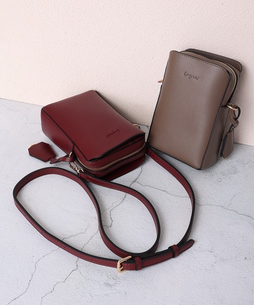 Ungrid（アングリッド）の「【Ungrid/アングリッド】カラーロゴ金具　キーハウス付きスマホ＆パスポート入れ　縦長ミニポシェット（ショルダーバッグ・レディース・ワイン/ブルーグレー/グレイッシュベージュ/アイボリー/ブラック/ネイビー/グレー・FREE）」の11枚目の写真