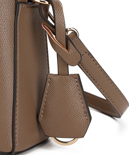 Ungrid（アングリッド）の「【Ungrid/アングリッド】カラーロゴ金具　キーハウス付きスマホ＆パスポート入れ　縦長ミニポシェット（ショルダーバッグ・レディース・ワイン/ブルーグレー/グレイッシュベージュ/アイボリー/ブラック/ネイビー/グレー・FREE）」の15枚目の写真