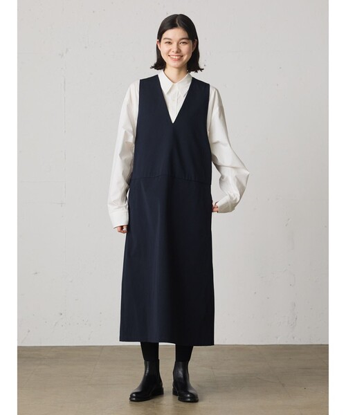 MidiUmi（ミディウミ）の「MidiUmi Vネックジャンパースカート（ワンピース・レディース・ベージュ/ネイビー/チャコールグレー・FREE）」の3枚目の写真