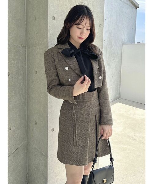 dazzlin(ダズリン)の「【セットアップ対応】タックフレアボンディングミニスカート(スカート・レディース・ブラウン/グレー/ブラック・SMALL/MEDIUM)」の4枚目の写真