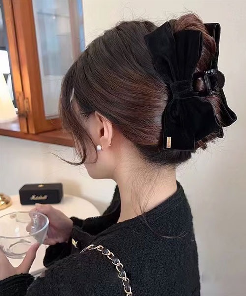 VIBGYOR Women（ヴィブジョー　ウィメン）の「【float】ベロア リボン ゴールドプレート バンスクリップ（バレッタ/ヘアクリップ・レディース・ブラック/レッド・FREE）」の3枚目の写真