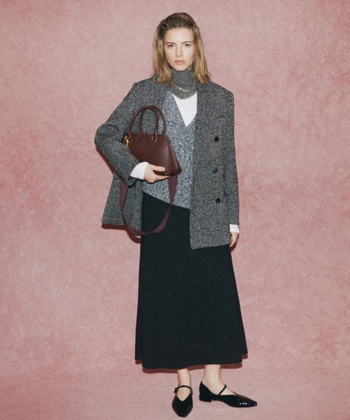 Mila Owen（ミラオーウェン）の「クロップドVネックケーブルニット