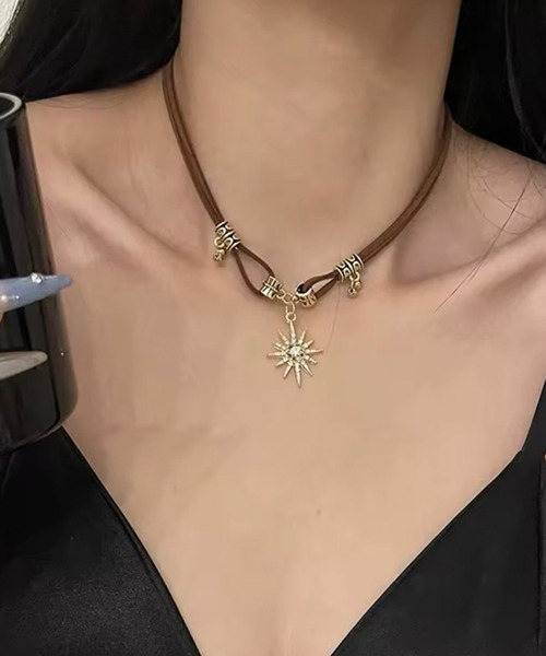 BARELY BLUE（ベアリーブルー）の「【 BARELY BLUE / ベアリーブルー 】 ヴィンテージライク 太陽 モチーフ ネックレス（ネックレス・レディース・シルバー/ゴールド・FREE）」の3枚目の写真