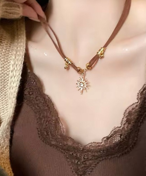 BARELY BLUE（ベアリーブルー）の「【 BARELY BLUE / ベアリーブルー 】 ヴィンテージライク 太陽 モチーフ ネックレス（ネックレス・レディース・シルバー/ゴールド・FREE）」の6枚目の写真