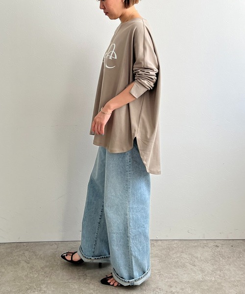 LHELBIE（レルビエ）の「ポンチョシルエットロゴロンT（Tシャツ/カットソー・レディース・オフホワイト/チャコールグレー/グレイッシュベージュ・M）」の7枚目の写真