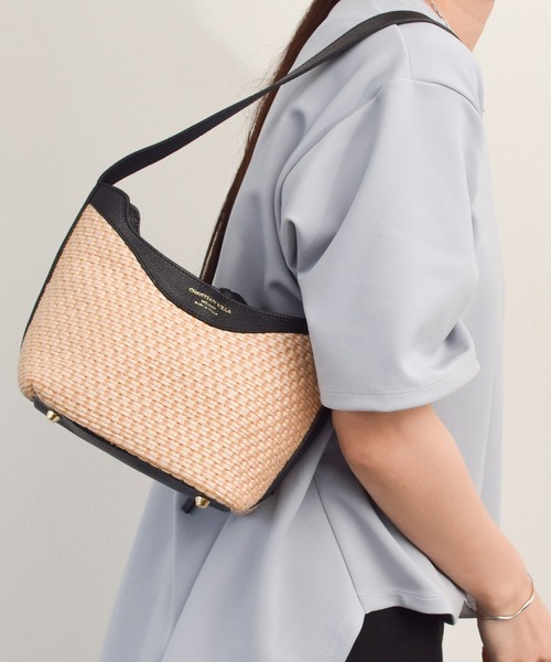 CHRISTIAN VILLA(クリスチャンヴィラ)の「【CHRISTIAN VILLA】ラフィアコンビレザーショルダーバッグ(Q56446)(ショルダーバッグ・レディース・ブラック系その他・ALL)」の1枚目の写真