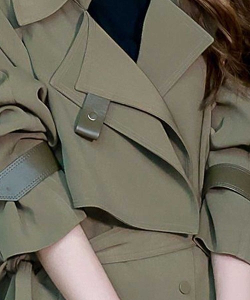 CADBURY（キャドバリー）の「ミディ丈Aライントレンチコート（トレンチコート・レディース・アイボリー/ブラック/カーキ・SMALL/MEDIUM/LARGE）」の8枚目の写真