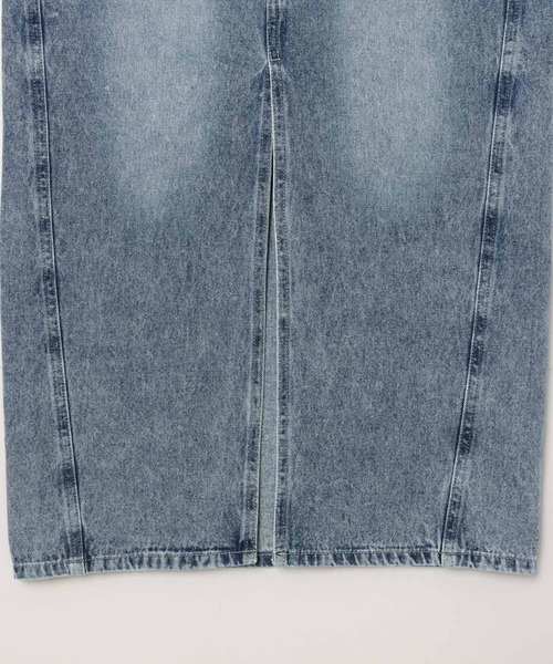 Freesia by andme(フリージアバイアンドミー)の「センタースリットデニムタイトスカート(デニムスカート・レディース・ブラック系その他/ケミカルウォッシュ・L/M)」の9枚目の写真