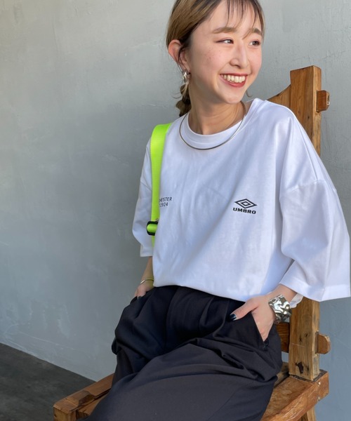 UMBRO（アンブロ）の「[UMBRO/アンブロ] 別注 ブランドロゴ バックプリントTシャツ（Tシャツ/カットソー・レディース・ネイビー/ブラック/ホワイト・XL/L/S/M）」の2枚目の写真