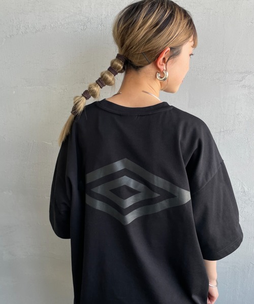 UMBRO（アンブロ）の「[UMBRO/アンブロ] 別注 ブランドロゴ バックプリントTシャツ（Tシャツ/カットソー・レディース・ネイビー/ブラック/ホワイト・XL/L/S/M）」の10枚目の写真
