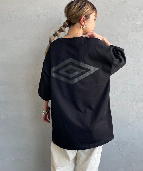 UMBRO（アンブロ）の「[UMBRO/アンブロ] 別注 ブランドロゴ バックプリントTシャツ（Tシャツ/カットソー・レディース・ネイビー/ブラック/ホワイト・XL/L/S/M）」の7枚目の写真