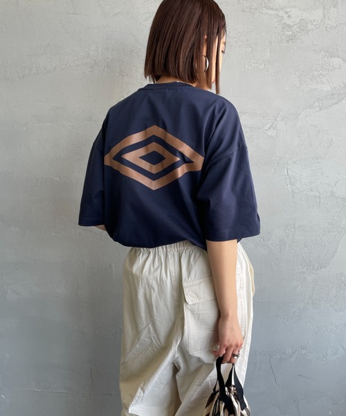 UMBRO（アンブロ）の「[UMBRO/アンブロ] 別注 ブランドロゴ バックプリントTシャツ（Tシャツ/カットソー・レディース・ネイビー/ブラック/ホワイト・XL/L/S/M）」の14枚目の写真