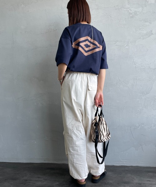 UMBRO（アンブロ）の「[UMBRO/アンブロ] 別注 ブランドロゴ バックプリントTシャツ（Tシャツ/カットソー・レディース・ネイビー/ブラック/ホワイト・XL/L/S/M）」の16枚目の写真