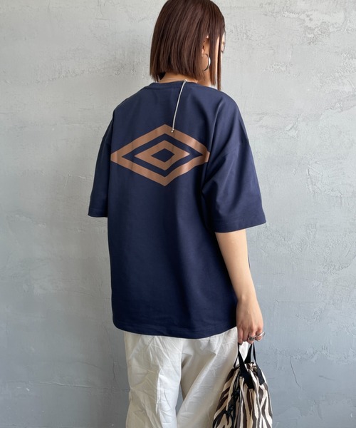 UMBRO（アンブロ）の「[UMBRO/アンブロ] 別注 ブランドロゴ バックプリントTシャツ（Tシャツ/カットソー・レディース・ネイビー/ブラック/ホワイト・XL/L/S/M）」の19枚目の写真
