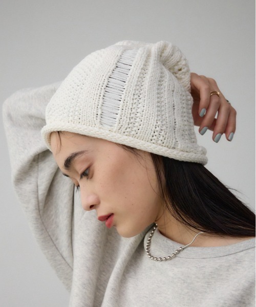 AZUL by moussy（アズールバイマウジー）の「クラッシュニットビーニー（ニットキャップ/ビーニー・レディース・グレー/アイボリー・FREE）」の2枚目の写真