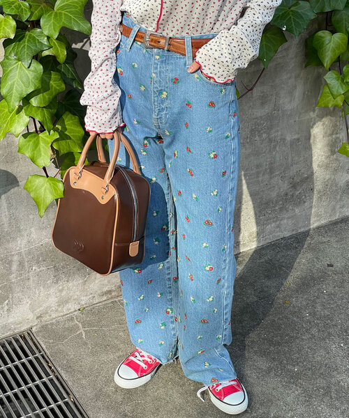 HELLO.SANFRANCISCO（ハローサンフランシスコ）の「【HELLO.SANFRANCISCO/ハローサンフランシスコ】フラワー刺繍デニム（デニムパンツ・レディース・サックスブルー・MEDIUM/SMALL/X-SMALL）」の4枚目の写真