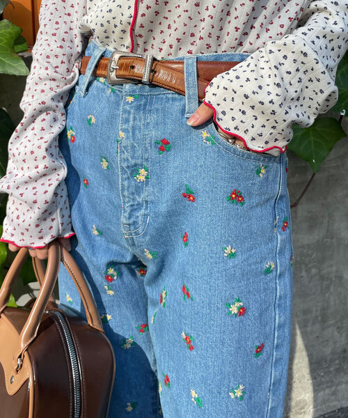 HELLO.SANFRANCISCO（ハローサンフランシスコ）の「【HELLO.SANFRANCISCO/ハローサンフランシスコ】フラワー刺繍デニム（デニムパンツ・レディース・サックスブルー・MEDIUM/SMALL/X-SMALL）」の5枚目の写真