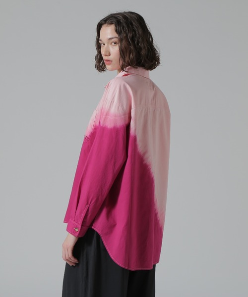 AVIREX（アヴィレックス）の「《直営店限定》GRADATION SHIRTS/グラデーションシャツ（シャツ/ブラウス・レディース・オリーブ/ブラック/ピンク・F）」の8枚目の写真
