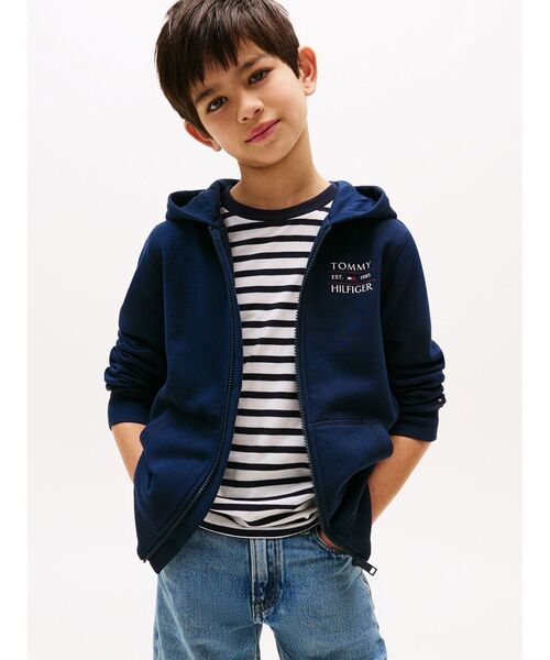 TOMMY HILFIGER(トミーヒルフィガー)の「BOYS フラッグヒルフィガージップパーカー(スウェット・キッズ・ブルー/ホワイト・160cm/150cm/140cm/130cm)」の2枚目の写真